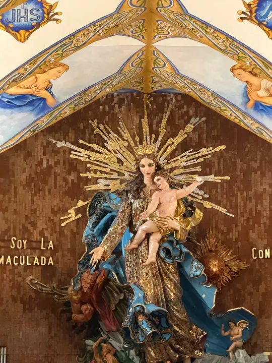 Escultura de la Inmaculada Concepción en la Basílica de Chignahuapan