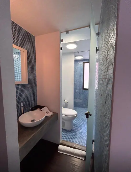 Baño completo en el Hotel MH